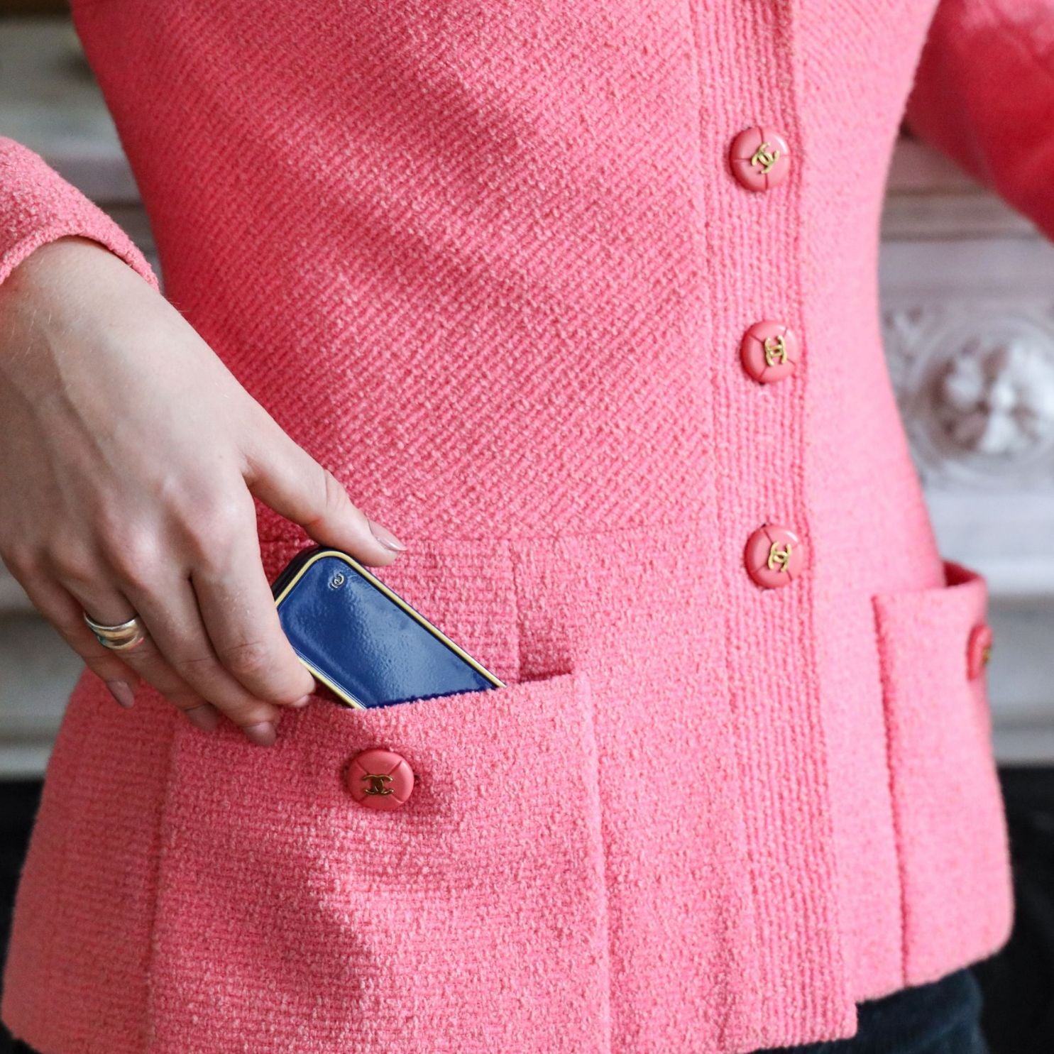 ema-fragrance-solid perfume-compact-pocket friendly